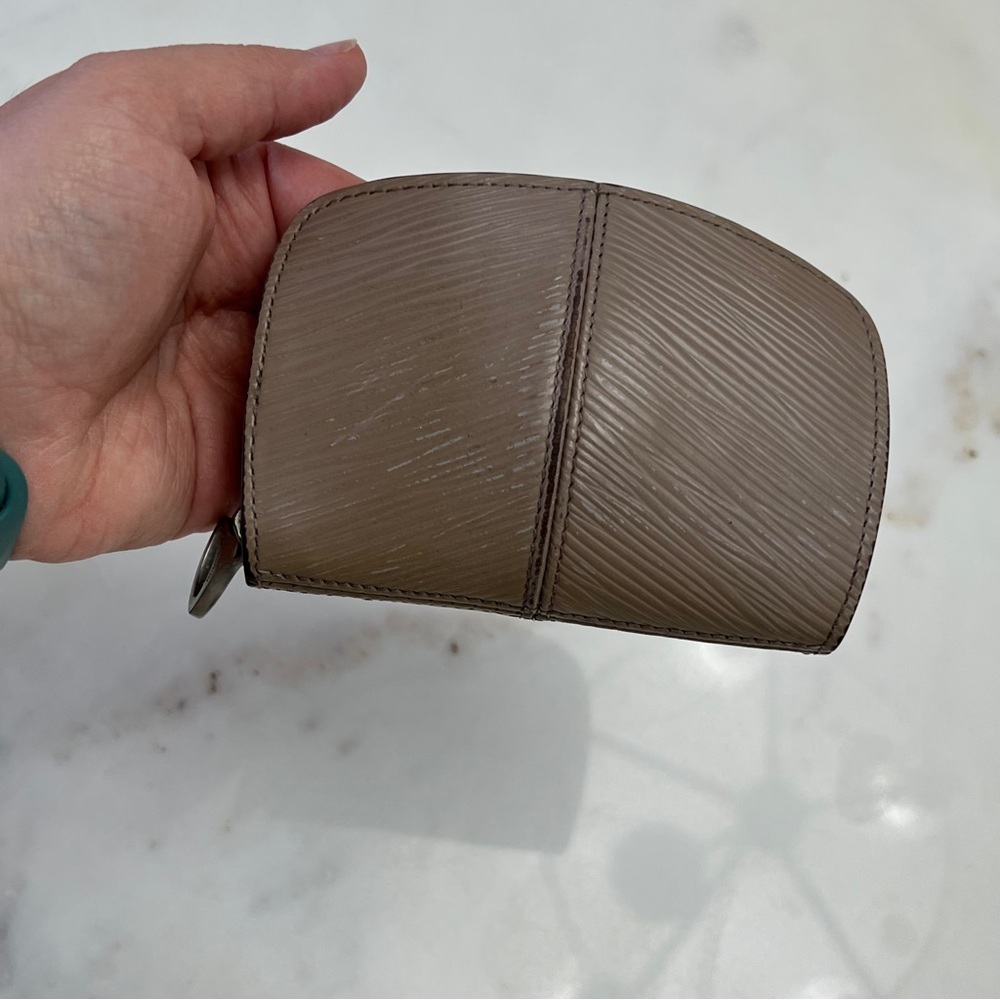 Louis Vuitton Lilac Epi Wallet | Chic Clamshell Design | Silvertone Hardware - Picture 16 of 16